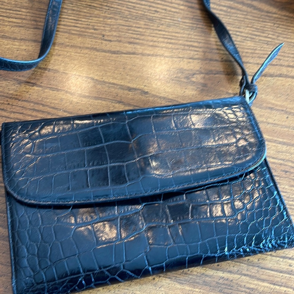 Liz Claiborne small black leather shoulder bag with alligator design